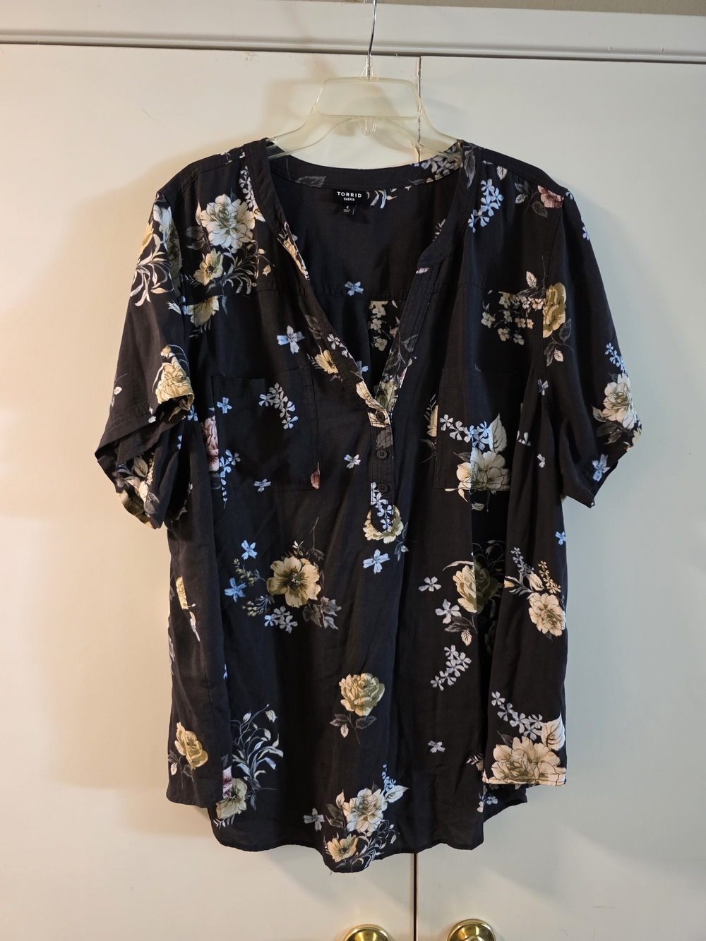 Torrid Black Floral top Button-Front Blouse harper 4 plus
